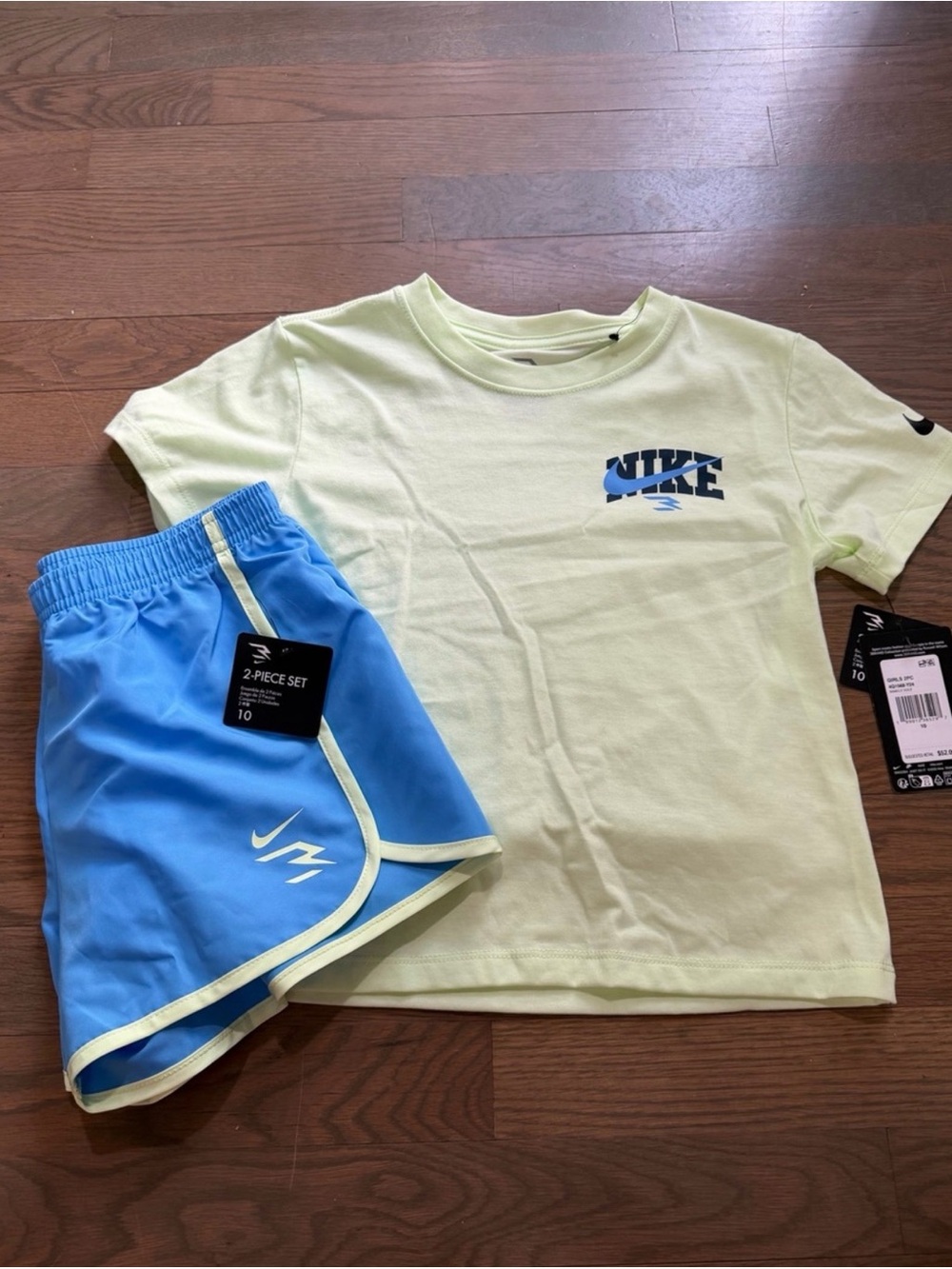 NWT Nike Girls Set size 10
